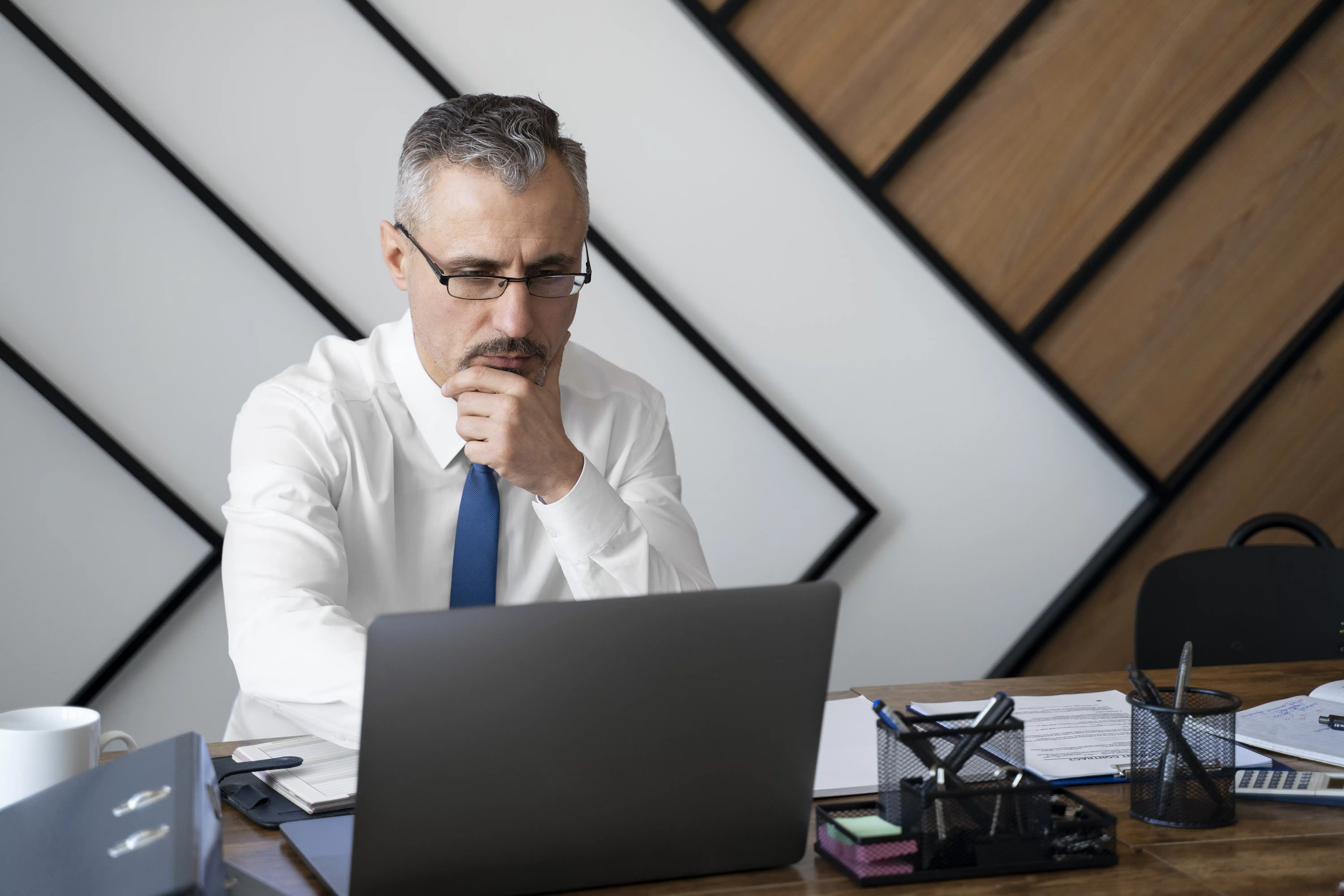 directeur qui travaille